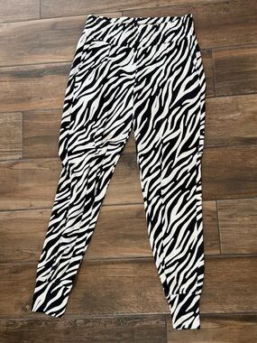 CAbi Zebra Stripe Joggers - Black & White